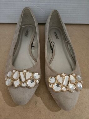 Nicole Embelished Flat Shoes Gregory. Size 7.5 (Bin21)